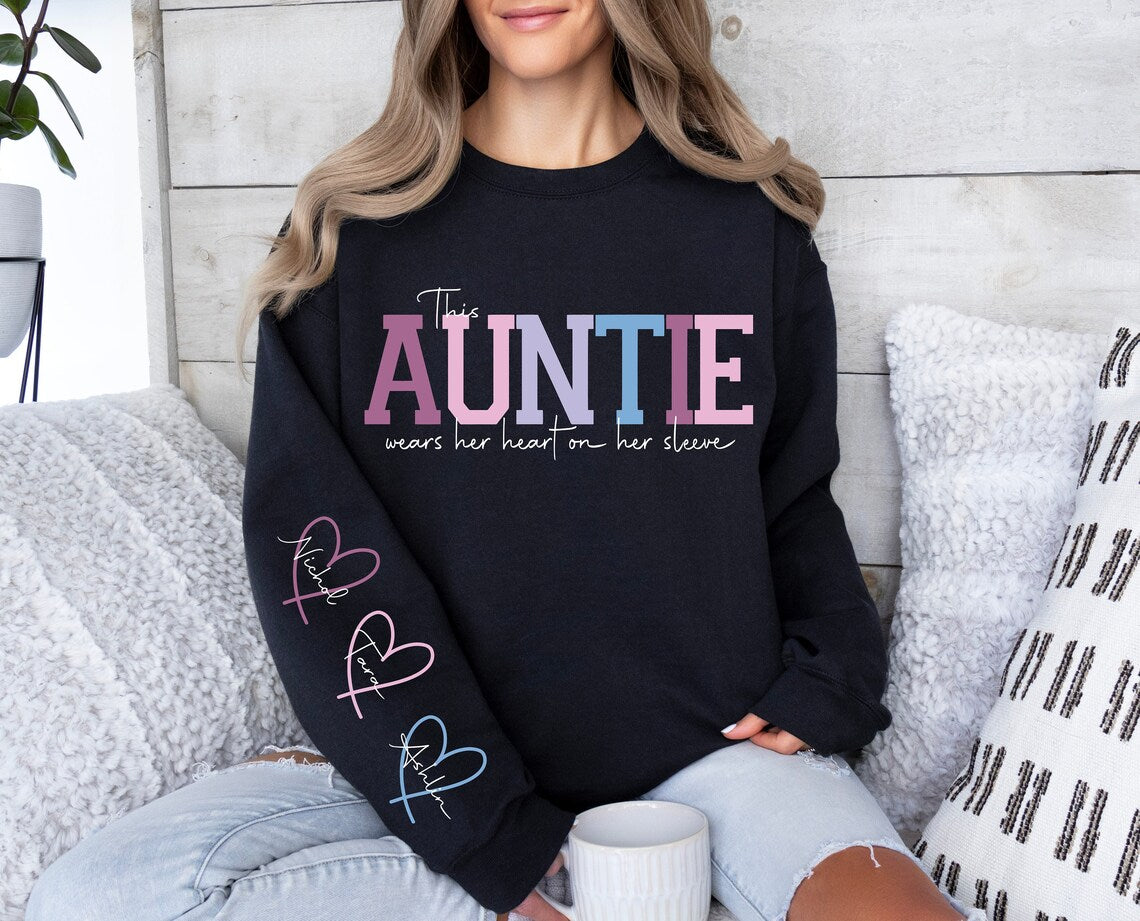 Personalized this Auntie wears her heart on her sleeve - Transfer